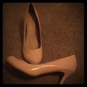 CL Laundry Heels Cream colored heels size 11